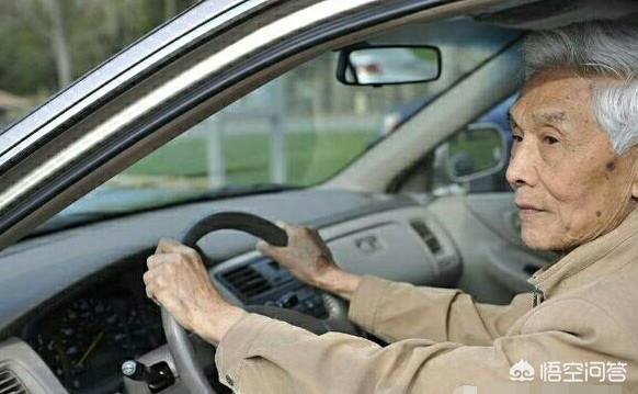 老头乐代步车有路权吗，60岁以上且没有驾照的老人，可以驾驶哪些代步车呢？