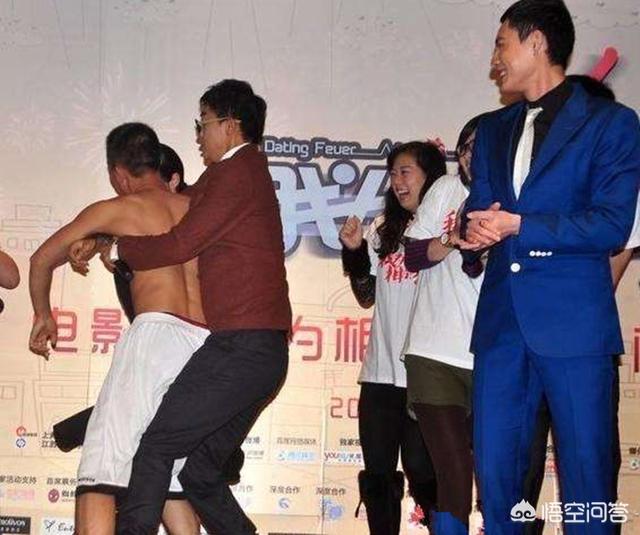 萧敬腾承认恋情:明星在参加活动或被采访时，发生过哪些尴尬或搞笑的事？