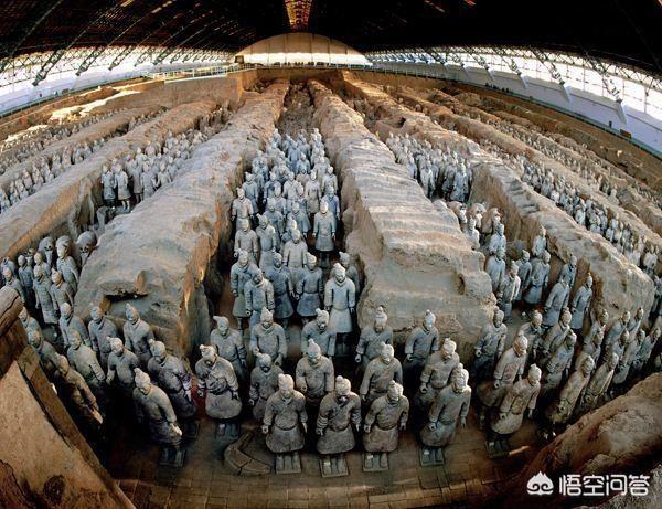 施瓦辛格参观兵马俑:秦始皇为何会建造如此浩大规模的兵马俑呢？