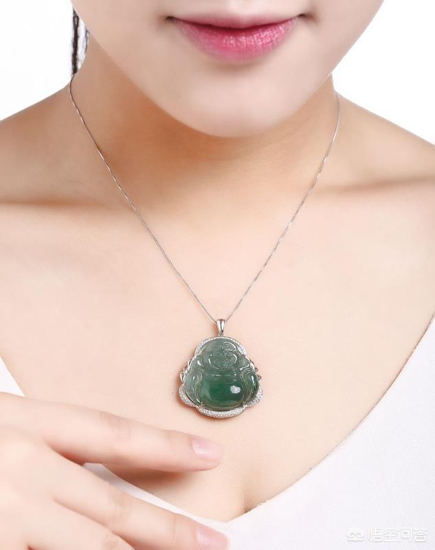 适合女人的黄金吊坠,买吊坠是买玉的好还是黄金的好？
