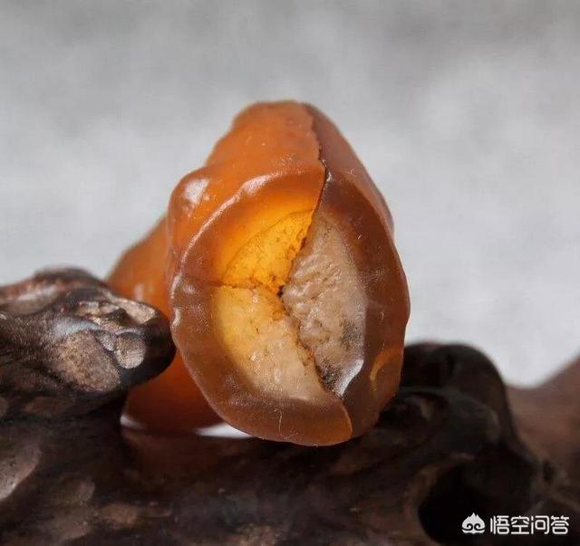 阿拉善彩玉手镯,阿拉善彩玉手持有收藏价值吗？