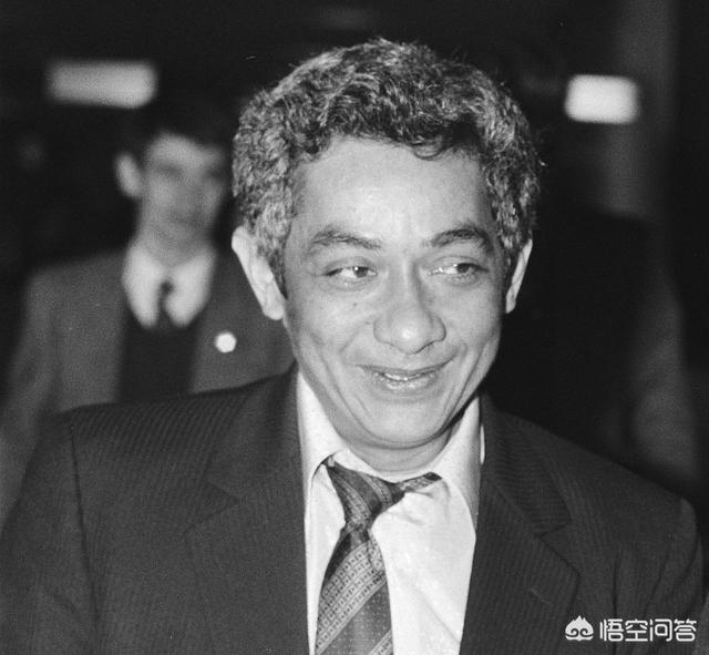 苏里南角蛙:很多人质疑汉语是新加坡和苏里南官方语言，谁能澄清一下？
