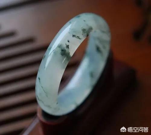 怎么判断翡翠已经戴活了,翡翠手镯会越戴越通透吗？为什么？