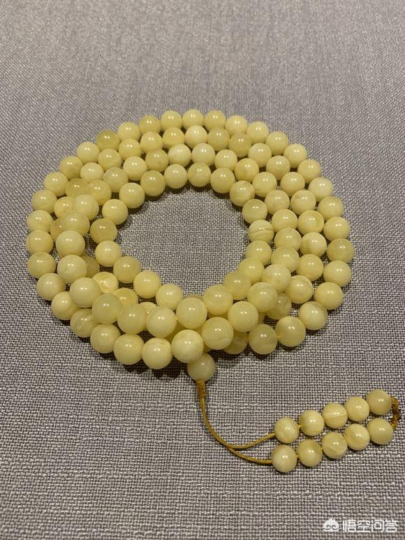 50岁戴哪种翡翠手镯好看,50来岁的妇女戴什么样的手镯好？