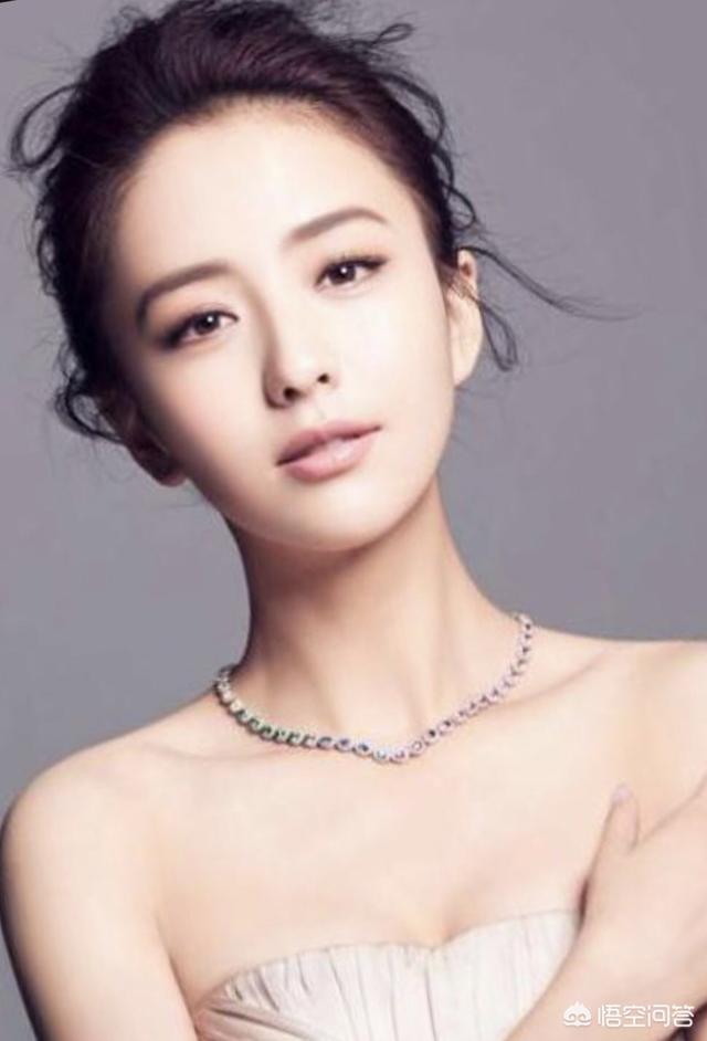 蒋英与李双江合照:如果有一天你发现和柯南住一个酒店，该如何自救？