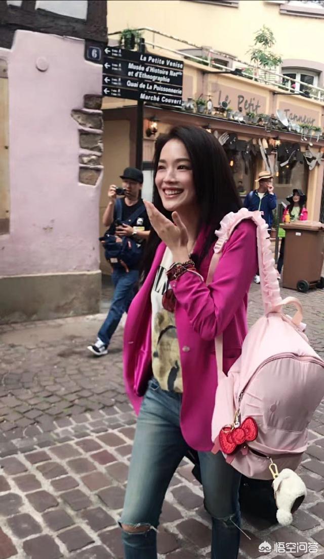 舒淇荧光橙造型:2020年有什么减龄的时尚穿搭推荐