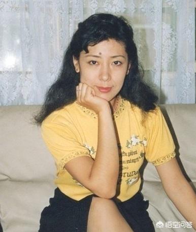 关牧村简历:中国歌手关牧村和香港歌手徐小凤都是女中音，谁唱功更好？