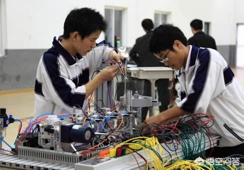 孩子考不上高中怎么办,男孩如果上不了高中该干点啥？