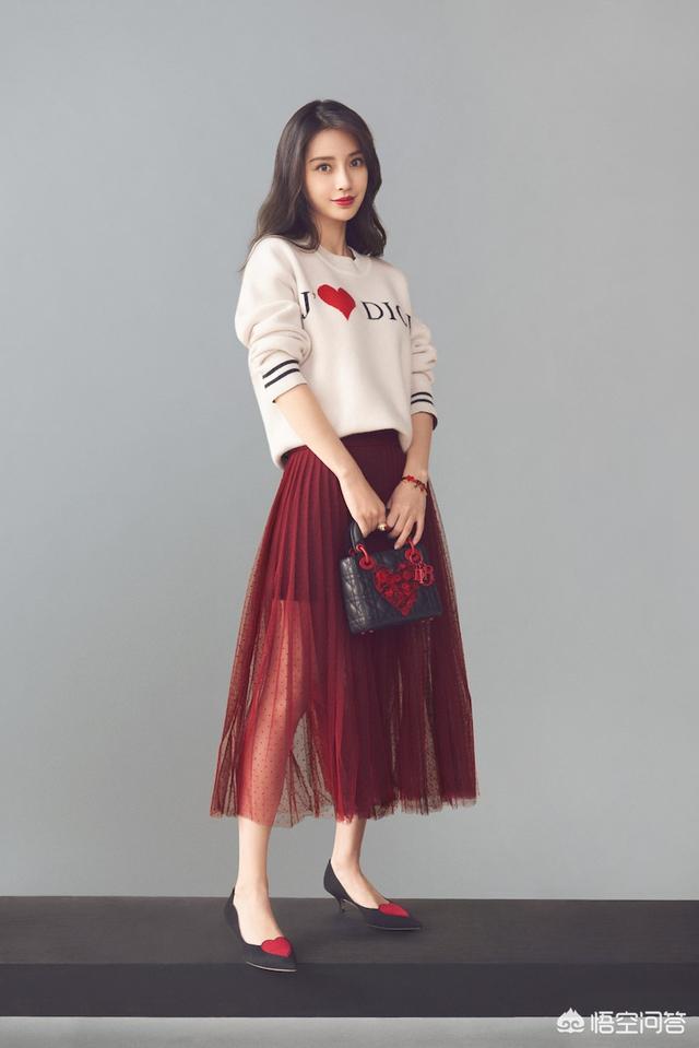 黄晓明摸杨颖的胸:少女感十足的Angelababy有哪些好看的私服搭配？