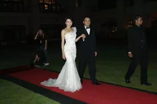 胡静结婚:哪些女明星嫁给外国人是你没想到的