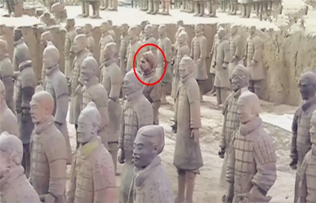 头条问答 德国小伙自制服装假装兵马俑 外国人喜欢中国还做过什么奇葩事 10个回答