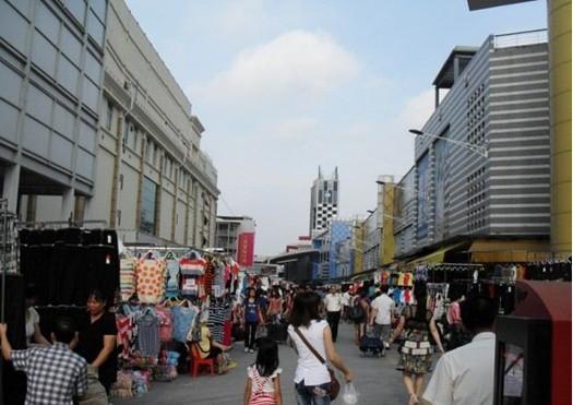 广东批发衣服的微信:去广州批发服装需要注意什么，哪个市场批发尾货的多？