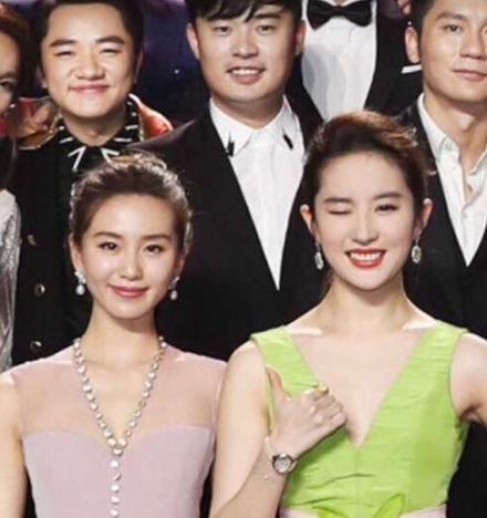 刘亦菲林允柳岩合照:我想问问有没有比刘亦菲漂亮的女演员？