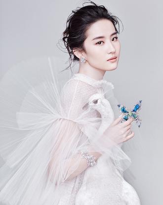刘亦菲林允柳岩合照:我想问问有没有比刘亦菲漂亮的女演员？