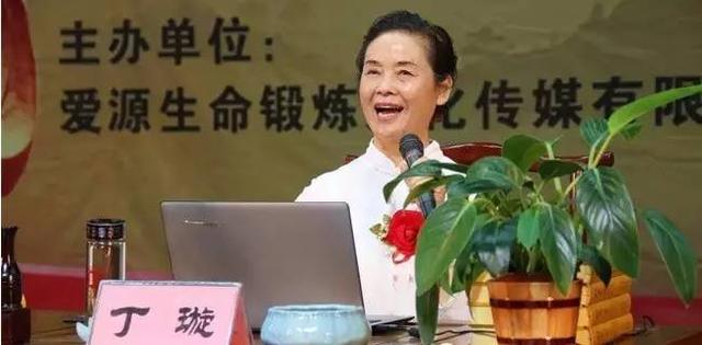女德讲师丁璇:如何看待女德导师丁璇称武警战士肩扛火车？