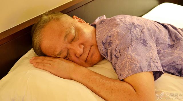 老年人怎样拥有优质好睡眠，中老年人一天睡眠几个小时算正常