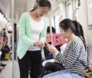 上海交友微信群号:地铁上要加人微信的都是做什么的？(地铁上怎么加陌生人微信)