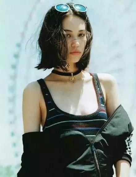 罗西汉丁顿:夏天到了，选择怎样的项链能让颈部看起来时尚又美丽，戴出高街风