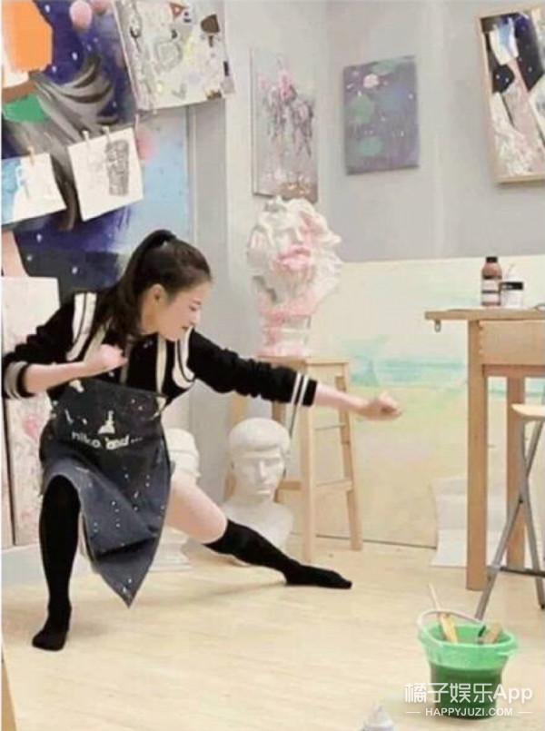 倪妮凸点真空照:28岁未成年里倪妮穿的牛仔裤是哪家的