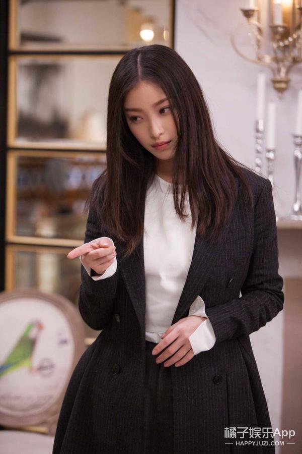 倪妮凸点真空照:28岁未成年里倪妮穿的牛仔裤是哪家的