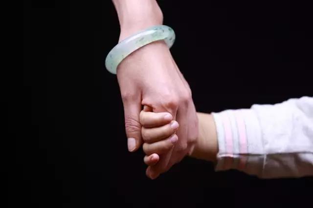 戴玉镯有什么好,女性戴玉镯的好处有哪些？