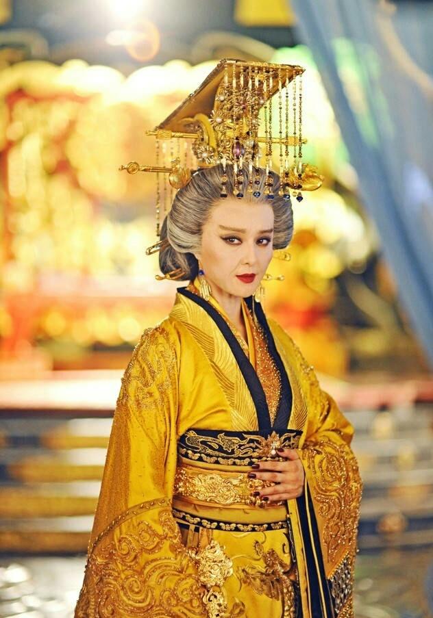 龙袍范冰冰:电视剧拍完后，这部电视剧的服装都到哪去了