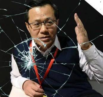 宋祖德称卓伟团队解散因为他挑战首富公子王思聪，你怎么看？