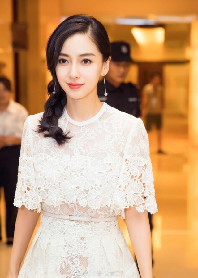 杨颖回应演技争议:为什么很多人说杨颖是女神，喜欢她，却又说她没演技
