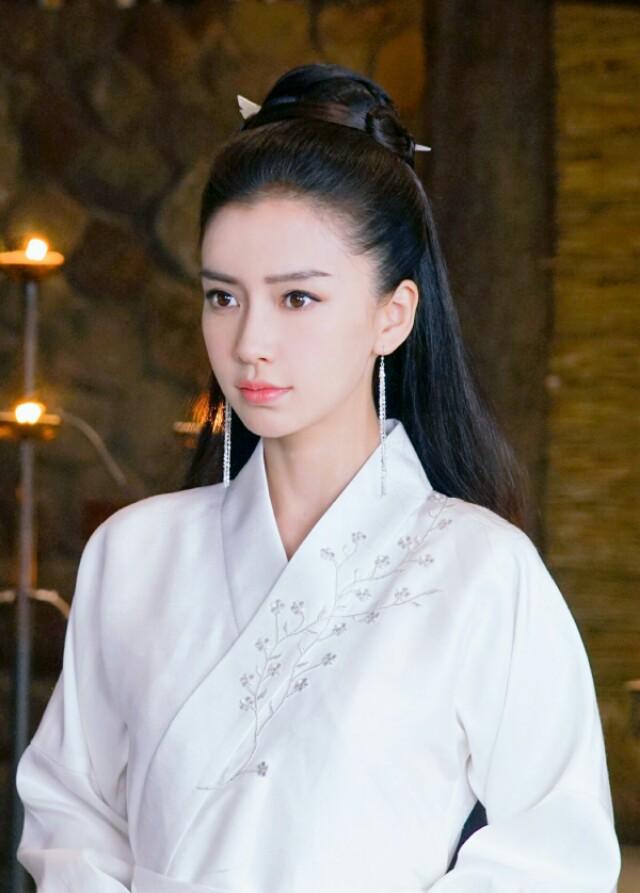 杨颖回应演技争议:为什么很多人说杨颖是女神，喜欢她，却又说她没演技