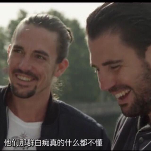 一大一小黑白关刀会打架吗:练武之人能与几个普通人打架？