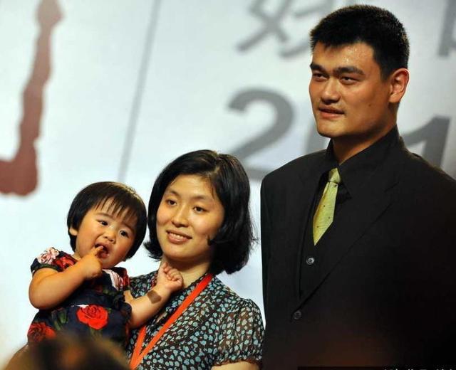 胡梦媛泳装:CBA球员中谁的老婆\女友最漂亮？
