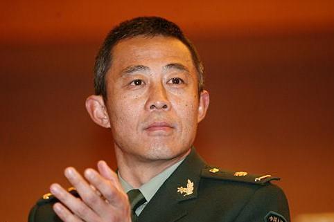 候勇的妻子:《人民的名义》中，侯勇给农村母亲每月寄300元，够花吗？