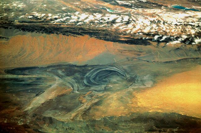 罗布泊核爆区现状,历史上罗布泊做过核试验吗?