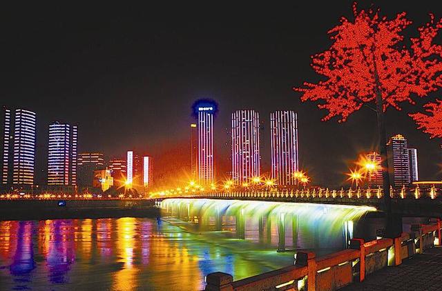 东北<a href=https://maguai.com/city/ target=_blank class=infotextkey>地区</a>城市群示意图:中国哪几个城市四季分明，冬寒夏热，春绿秋黄？