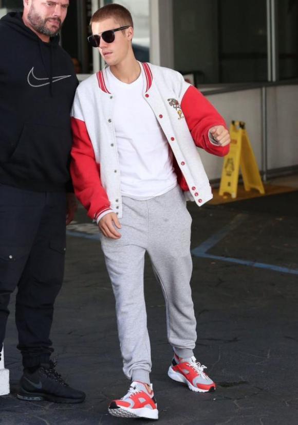 justin bieber吸奶门:如何评价Justin Bieber的相貌？