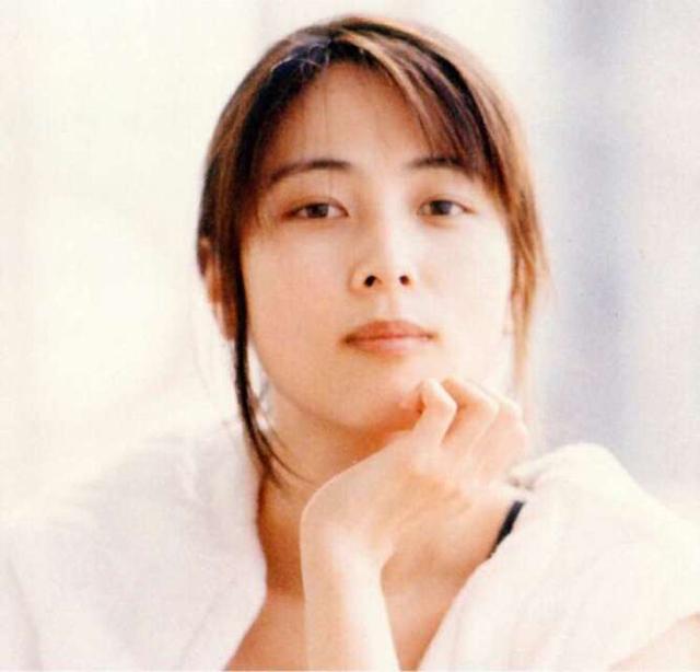韩佳人近照:你们觉得韩星里面宋慧乔美还是全智贤美