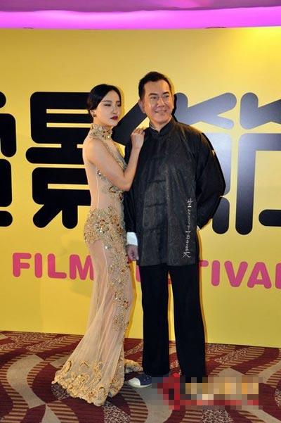 胡可婚纱照:娱乐圈有哪些女明星嫁给比自己小的男人，还过得很幸福？