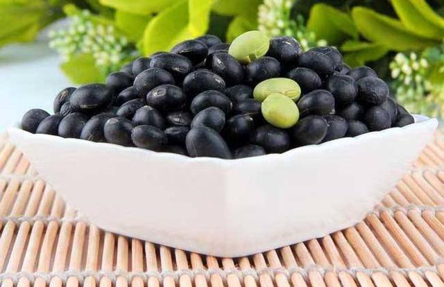 红豆、绿豆、黑豆、花生、莲子、薏仁米放在一起吃，可以吗？插图18