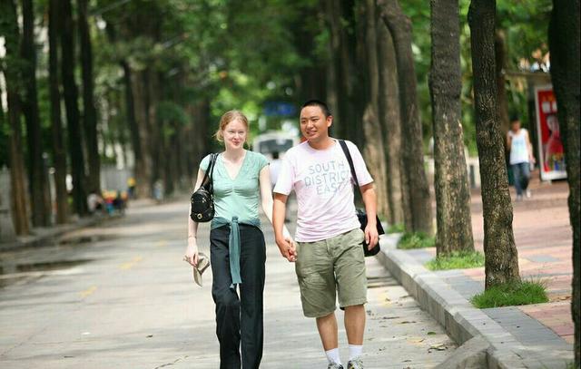 宁波姑娘家有七间房、母亲催她跟保安相亲，你怎么看？