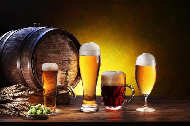 白酒红酒啤酒哪个好，如果喝酒你会选择喝白酒、啤酒、红酒、洋酒还是鸡尾酒？