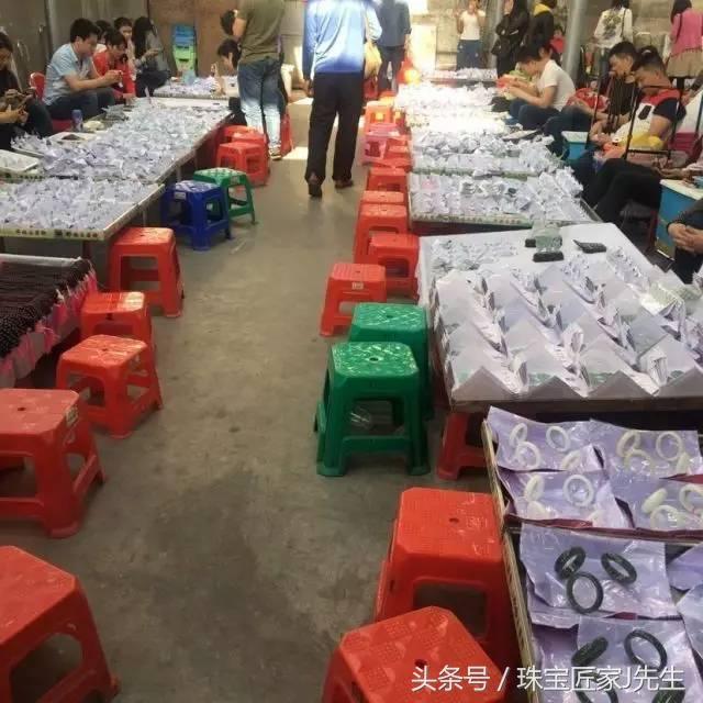 30万的翡翠手镯,云南游客摔断的那只镯子真的值30万吗？