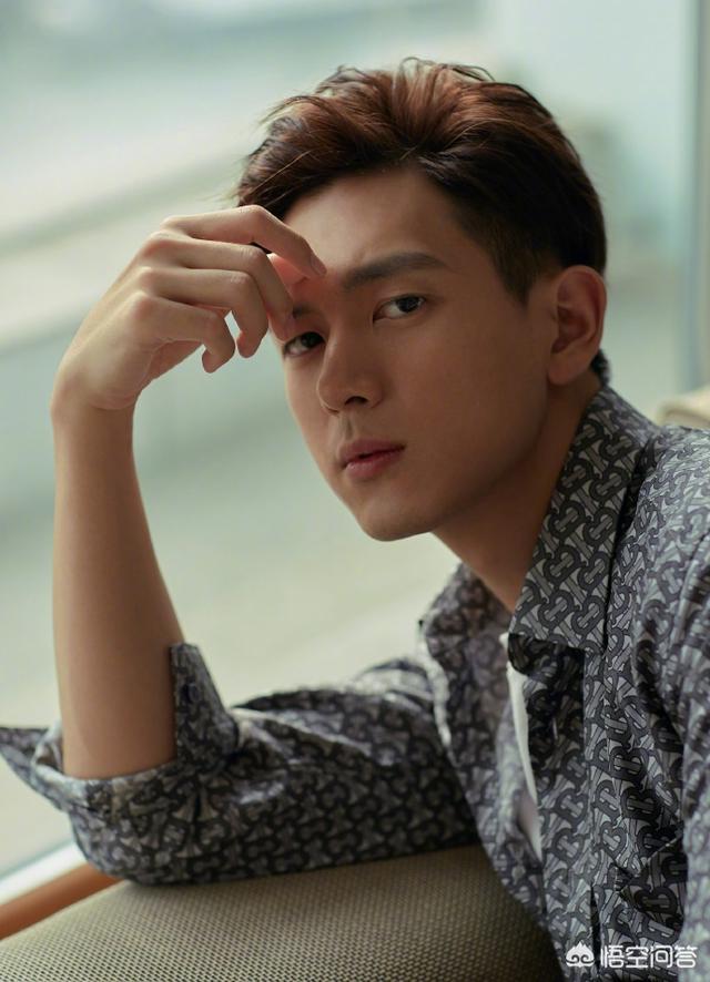 李现哪吒头:“现男友”李现的发型看起来很舒服，这种发型生活中怎么留？