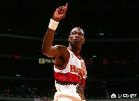 库里扔牙套罚5万:NBA每年罚款高达数千万美元，这些钱联盟是如何处理的？