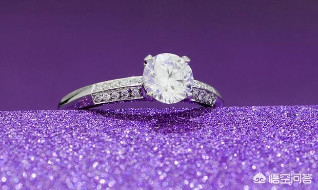 求婚戒指买什么好,浪漫的求婚戒指要如何选？