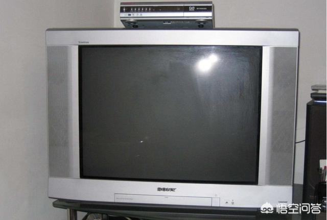 十几年前就有专家预言电视将被电脑取代，然而现在电视仍是家庭标配，它到底有啥魅力？