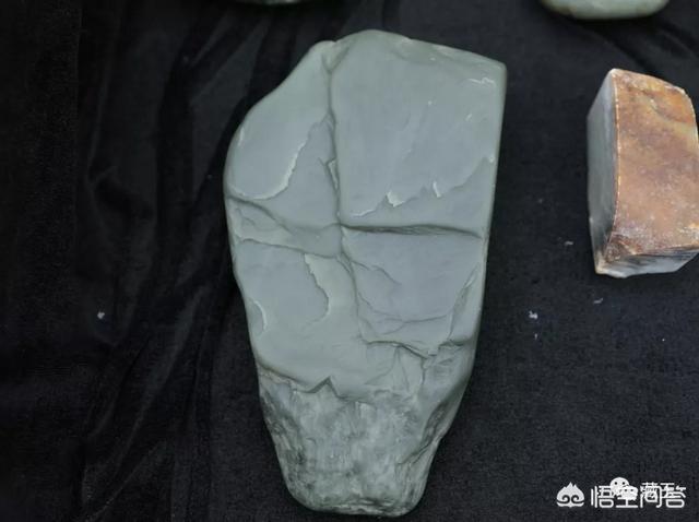 和田玉沙枣青籽料原石价格,“沙枣青”有什么特点？怎样收藏？