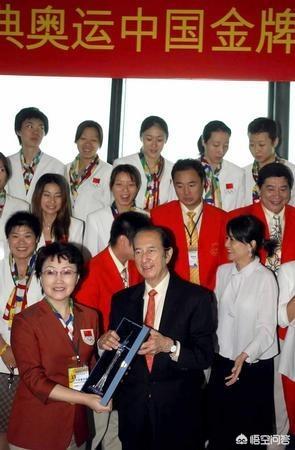 何鸿燊身价:赌王何鸿燊当年为何会捐赠中国女排呢