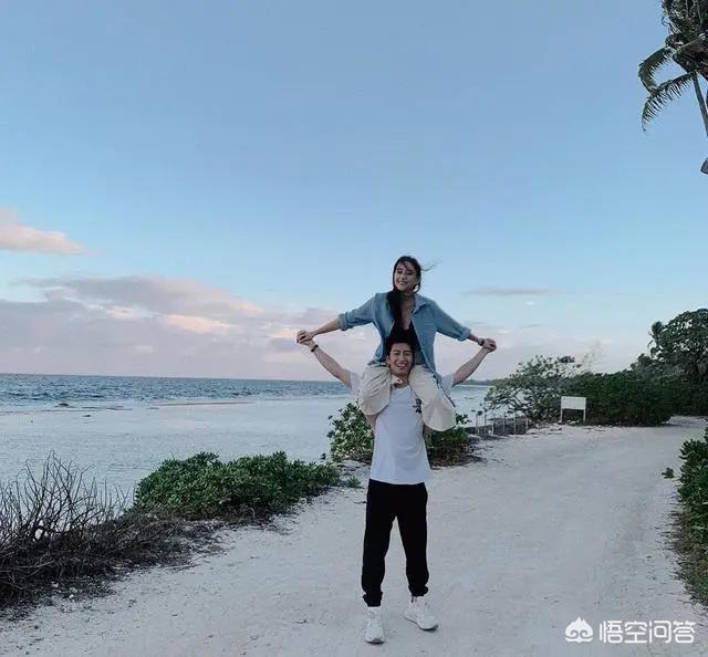 何超莲晒窦骁健身照:窦骁和何超莲的恋情，你怎么看呢？