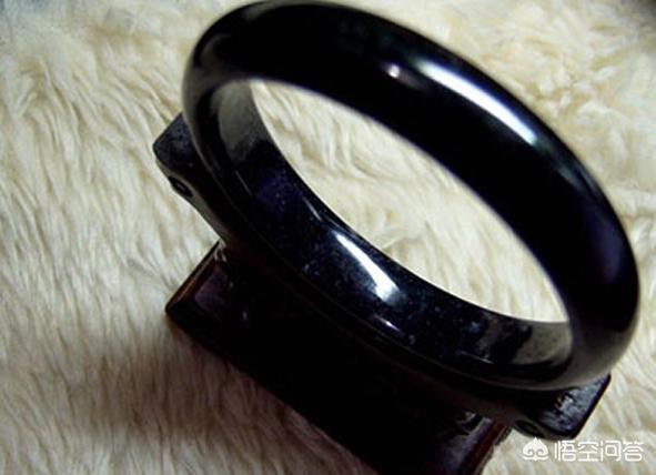 翡翠乌鸡种佩戴禁忌,“乌鸡种“翡翠，有升值的空间吗？