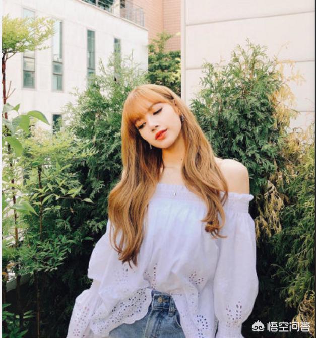 张俪图片:三十多岁的女人还可以穿卡通图案的服装吗